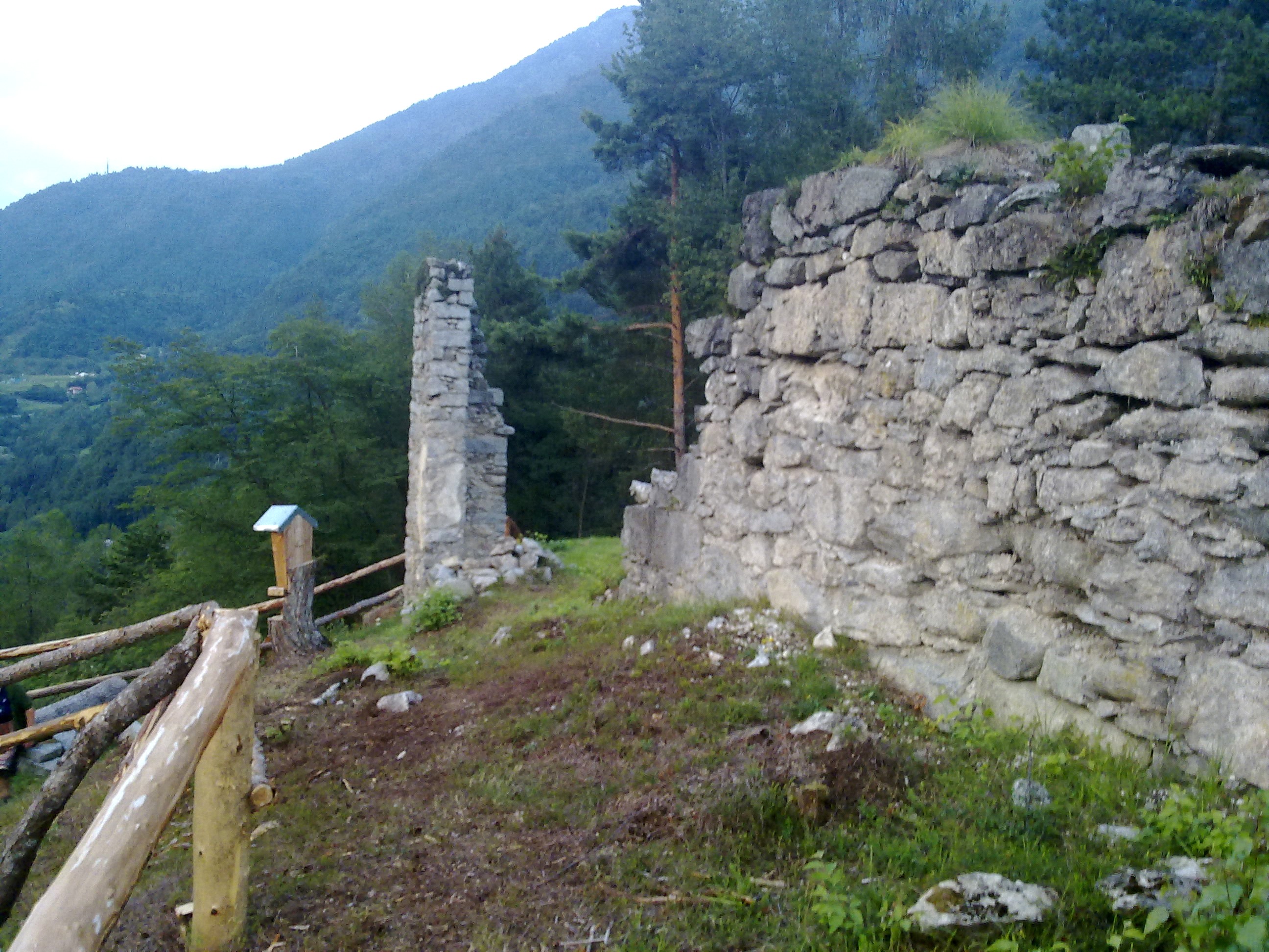 Ruderi della chiesa di S. Martino p.ed. 86 CC. Cologna (CHIESA) - PIEVE DI BONO-PREZZO (TN) 