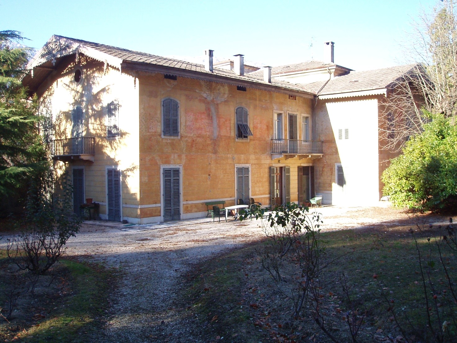 Villa alla Chiusura con parco (VILLA) - ROVERETO (TN) 