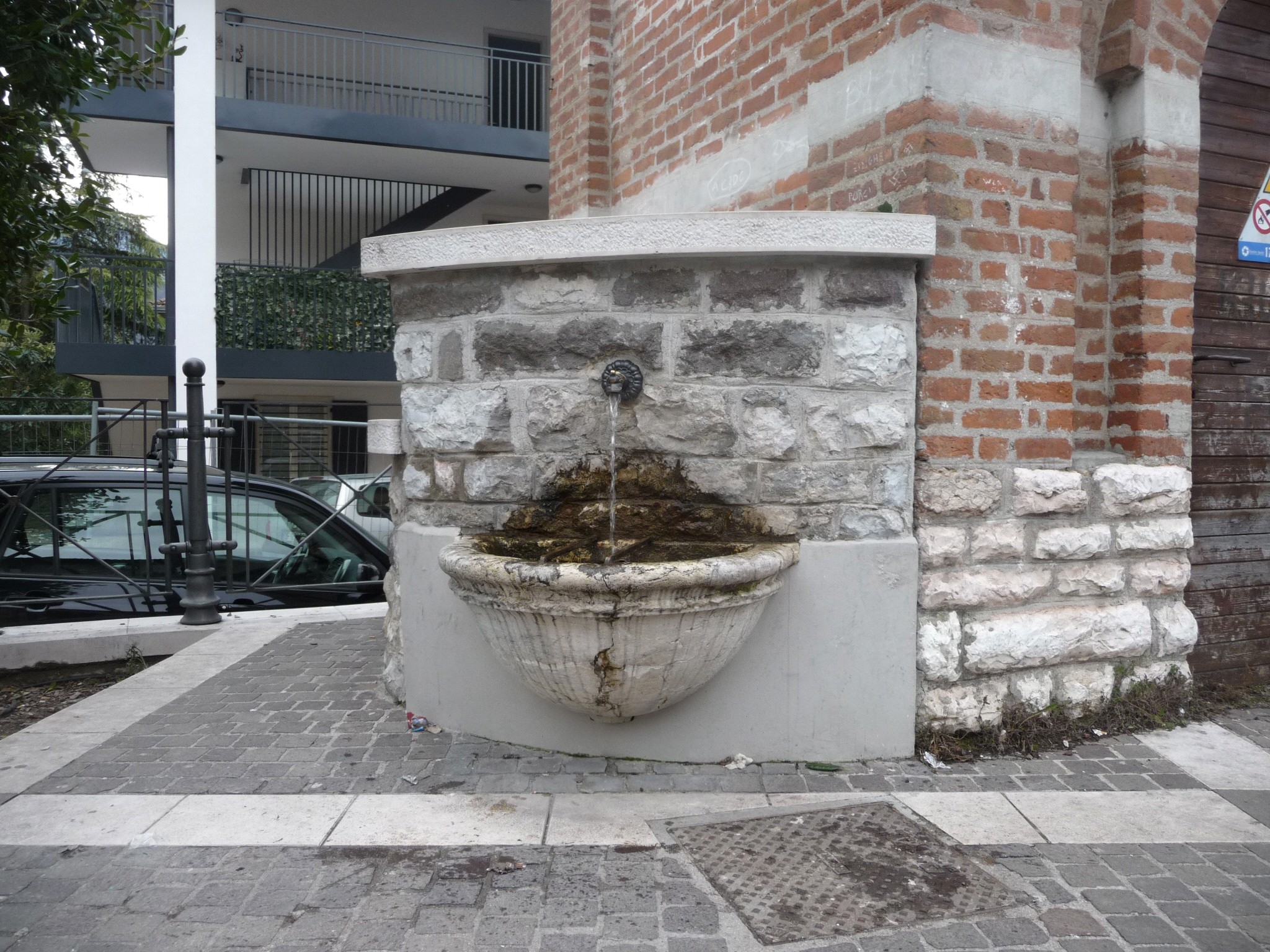 Fontana insistente su parte della p.f. 1252 CC. Marco (FONTANA) - ROVERETO (TN) 