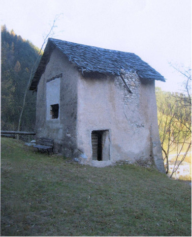 Rustico p.ed. 381 CC. Tuenno (Complesso Chiesa di S. Emerenziana) (STALLA) - VILLE D'ANAUNIA (TN) 