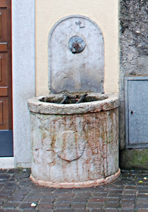 Fontana lapidea su parte di p.f. 540/1 CC. Sacco (FONTANA) - ROVERETO (TN) 