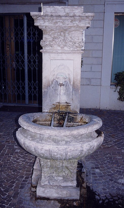 Fontana in Via Nuova p.f. 2706 CC. Ala (FONTANA) - ALA (TN) 