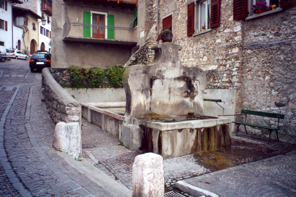 Fontanile di Stranfora p.f. 4144 CC. Arco (FONTANA) - ARCO (TN) 