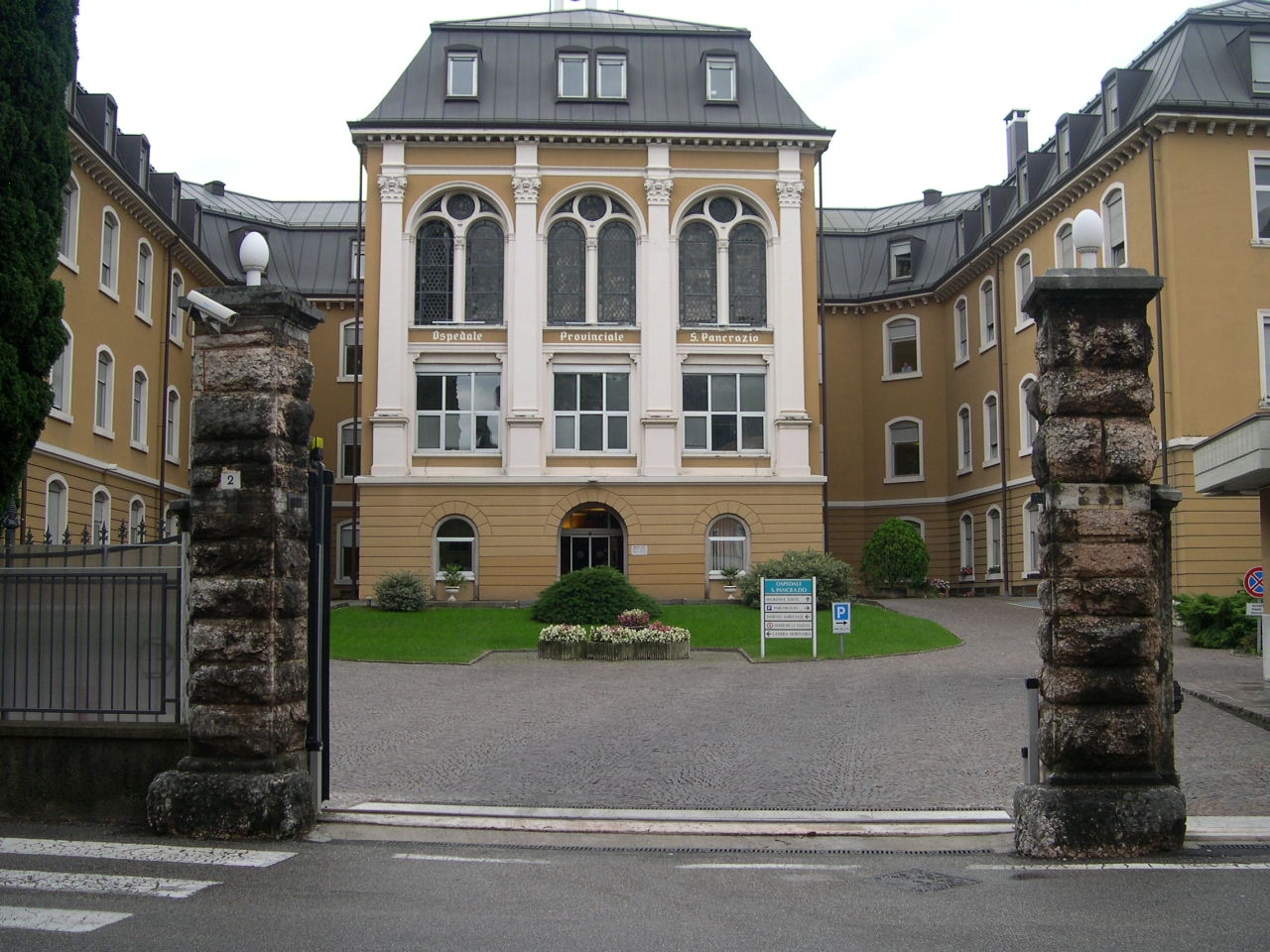 Facciate e cappella posta al secondo piano dell'ospedale San Pancrazio di Arco (OSPEDALE) - ARCO (TN) 