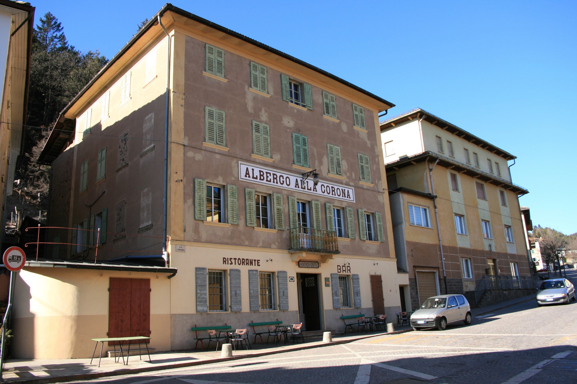 Ex Albergo 'Alla Corona' di Montagnaga (CASA) - BASELGA DI PINE' (TN) 