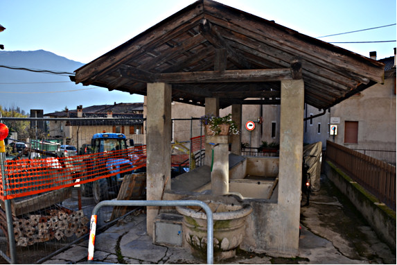 Fontana lavatoio p.ed. 640 CC. Romarzollo (FONTANA) - ARCO (TN) 