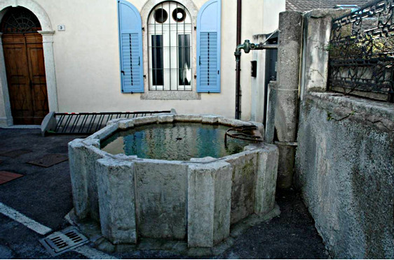 Fontana in Via Baron Cristani a Mezzocorona (FONTANA) - MEZZOCORONA (TN) 