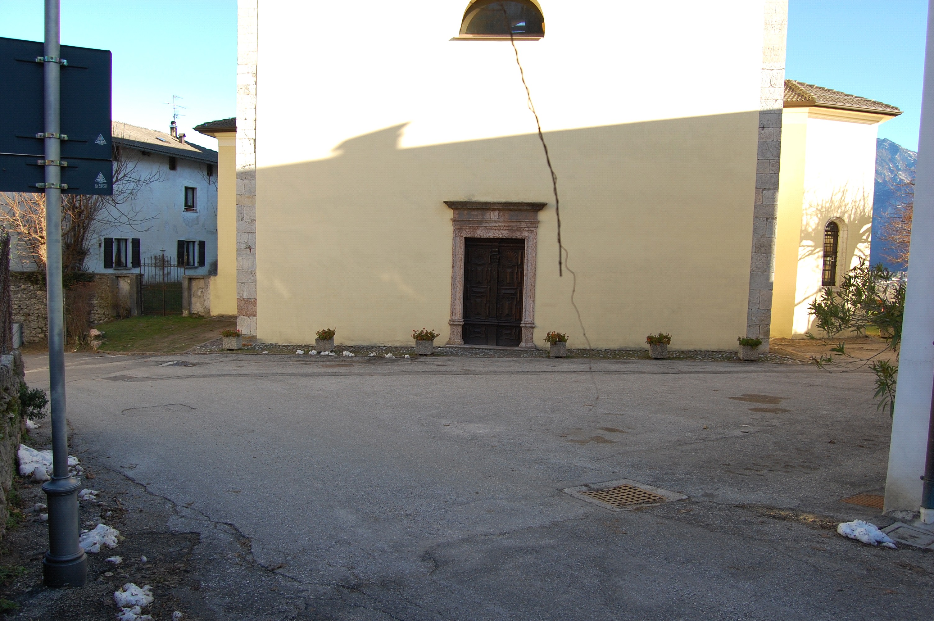 Sagrato della Chiesa dell'Assunzione (parrocchiale antica) su parte della p.f. 1689 CC. Calceranica (SAGRATO) - CALCERANICA AL LAGO (TN) 