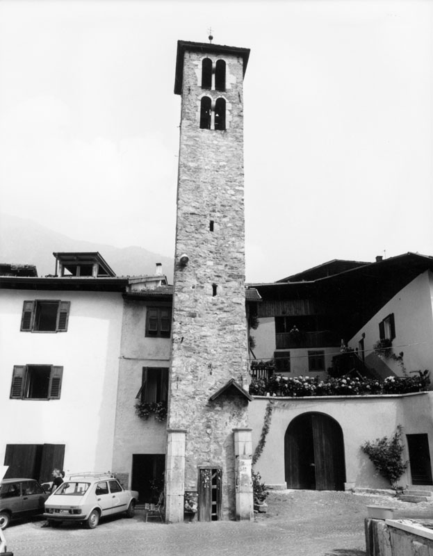 Campanile romanico della Chiesa vecchia di S. Bartolomeo (CAMPANILE) - CALDES (TN) 