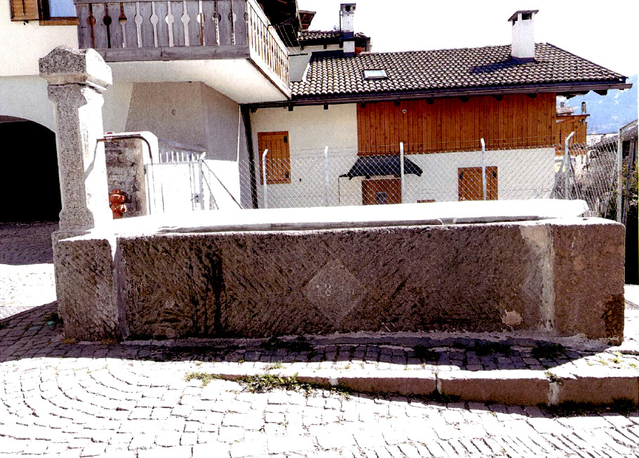 Fontana in Via Zena a Tesero (FONTANA) - TESERO (TN) 
