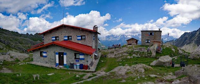 Rifugio "Giovanni Segantini" in val d'Amola (RIFUGIO ALPINO) - GIUSTINO (TN) 