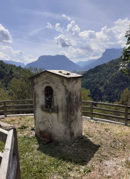 Edicola votiva della Madonna e di San Giorgio insistente su parte della p.f. 2481 C.C. Stenico I (EDICOLA) - STENICO (TN) 