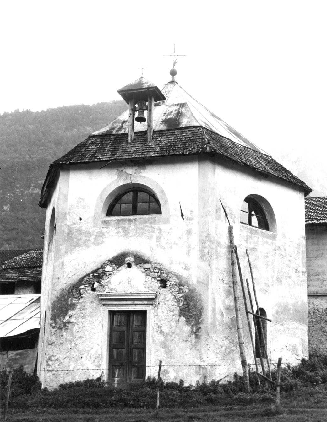 Cappella di S. Bartolomeo e complesso a corte (CAPPELLA) - CASTELNUOVO (TN) 