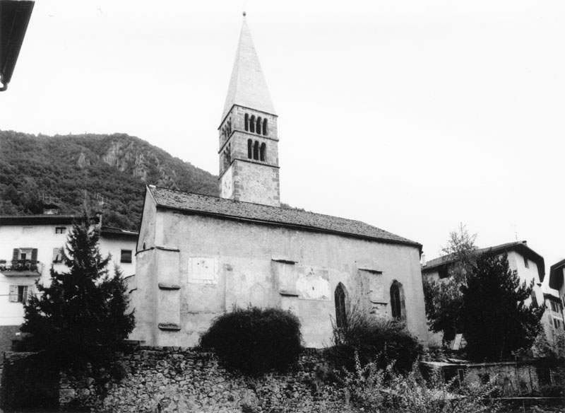 Chiesa di S. Pietro apostolo con relativo sagrato (CHIESA) - CEMBRA LISIGNAGO (TN) 