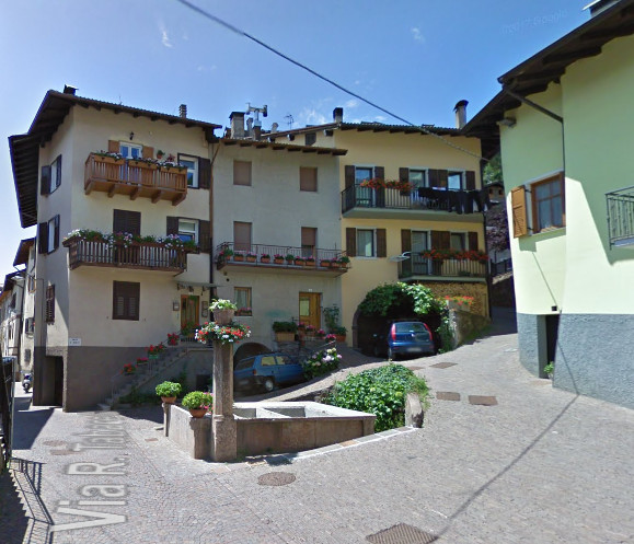 Fontana in Piazza F. Ricci a Cembra (FONTANA) - CEMBRA LISIGNAGO (TN) 