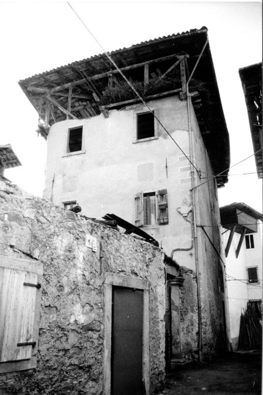 Casa pp.ed. 261; 266 CC. Cimego I^ (CASA) - BORGO CHIESE (TN) 