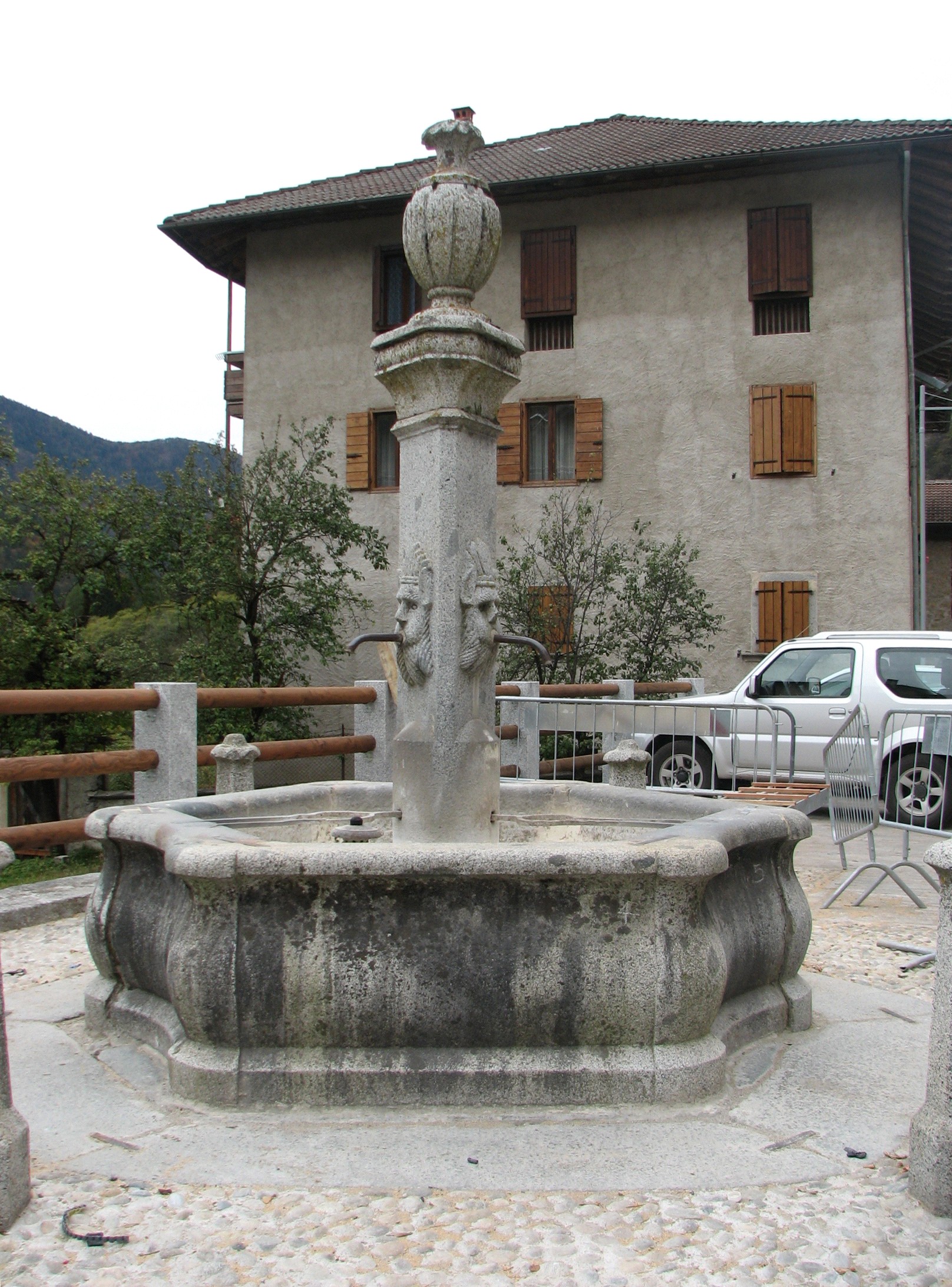 Fontana su parte della p.f. 3507/1 CC. Locca (FONTANA) - LEDRO (TN) 