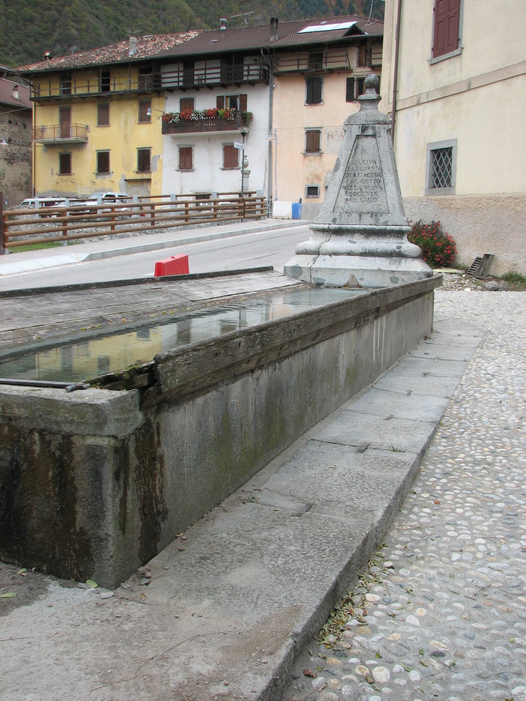 Lavatoio p.ed. 329 CC. Locca (FONTANA) - LEDRO (TN) 