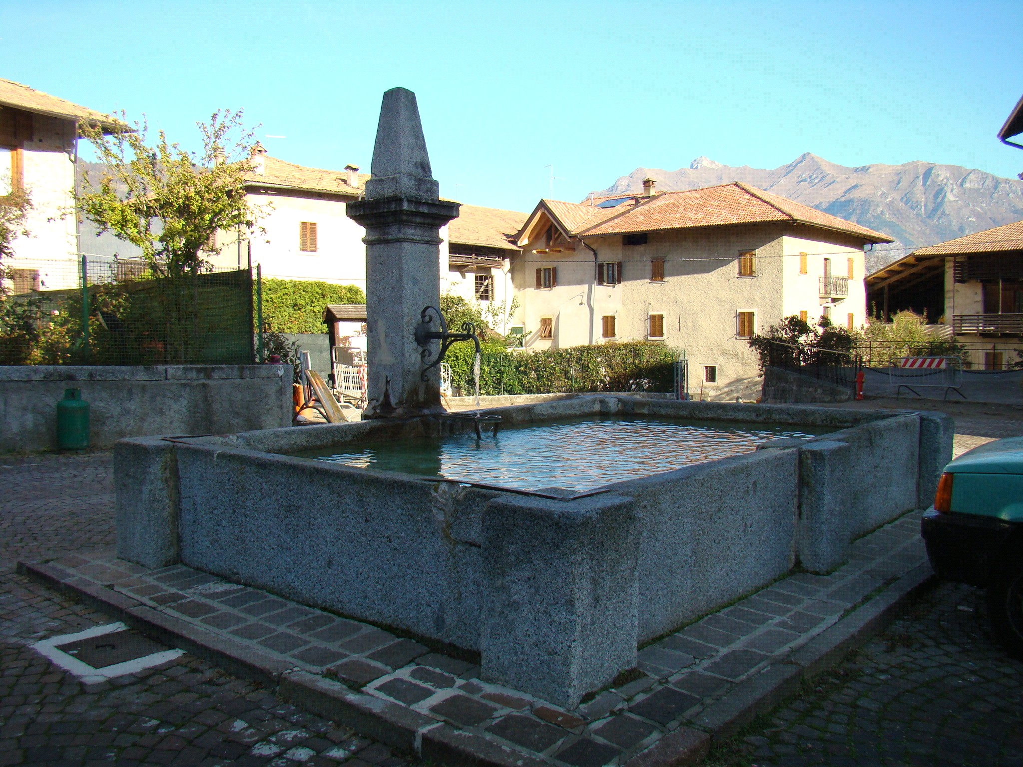Fontana di piazza su parte della p.f. 2924/3 CC. Fiavè (FONTANA) - FIAVE' (TN) 
