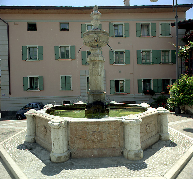 Fontana in Piazza Venezia p.f. 7675/1 CC. Levico (FONTANA) - LEVICO TERME (TN) 