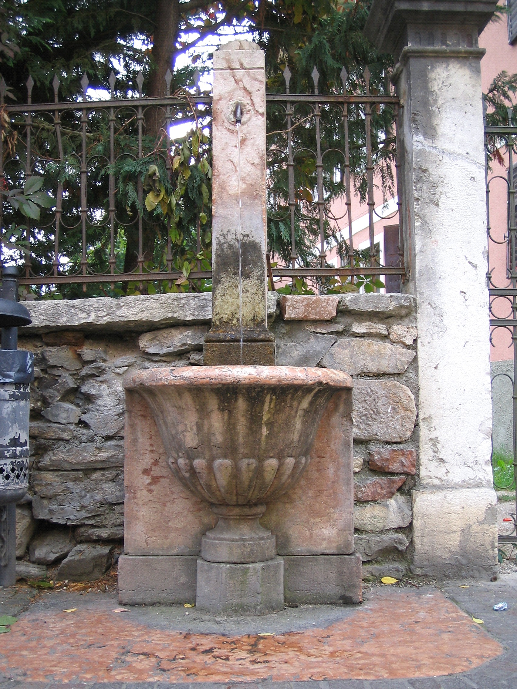 Fontana in Via Marconi p.f. 7675/1 CC. Levico (FONTANA) - LEVICO TERME (TN) 