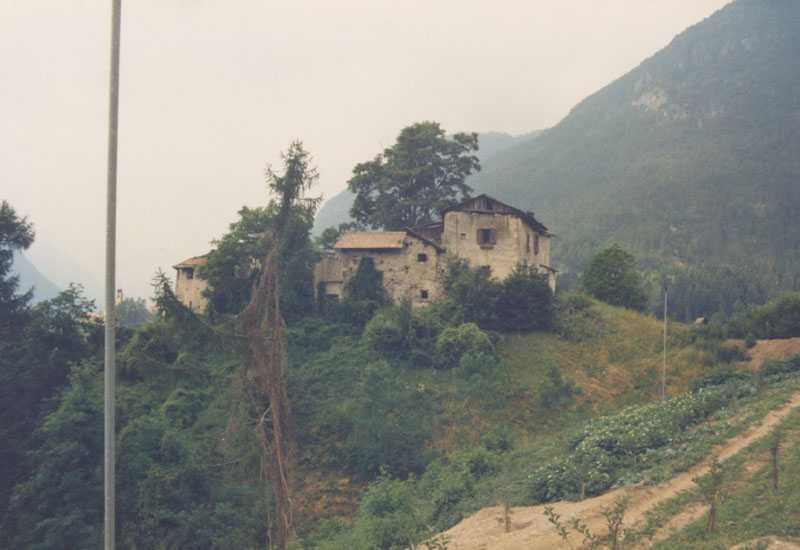 Castel Zoccolo (CASTELLO) - LIVO (TN) 