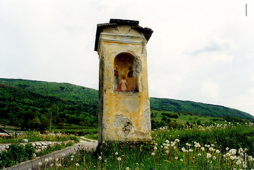 Edicola sacra su parte della p.f. 898 CC. Poia (EDICOLA) - COMANO TERME (TN) 