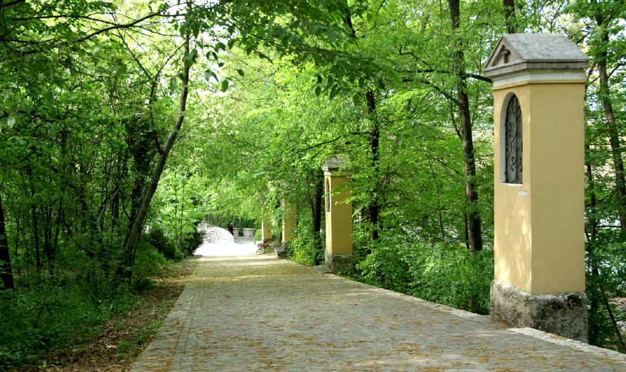 Stazioni della Via Crucis nel complesso cimiteriale di Mezzocorona (VIA CRUCIS) - MEZZOCORONA (TN) 