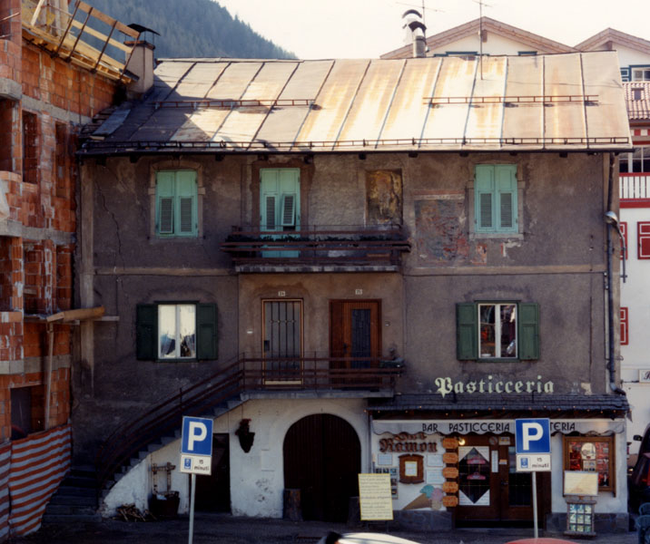 Casa con pittura ad affresco p.ed. 28 CC. Moena 1^ (CASA CON PITTURA AD AFFRESCO) - MOENA - MOENA (TN) 