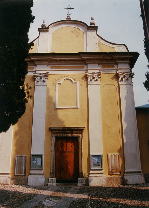 Chiesa di S. Andrea Apostolo con sagrato e scalinata di accesso e monumento a V. Errante (CHIESA) - NAGO-TORBOLE (TN) 