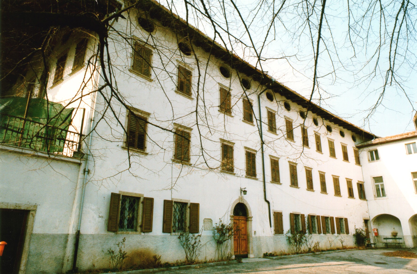 Casa con pertinenze su parte della p.ed. 87 e neoformate pp.ed. 95; 96 CC. Sasso (CASA) - NOGAREDO (TN) 