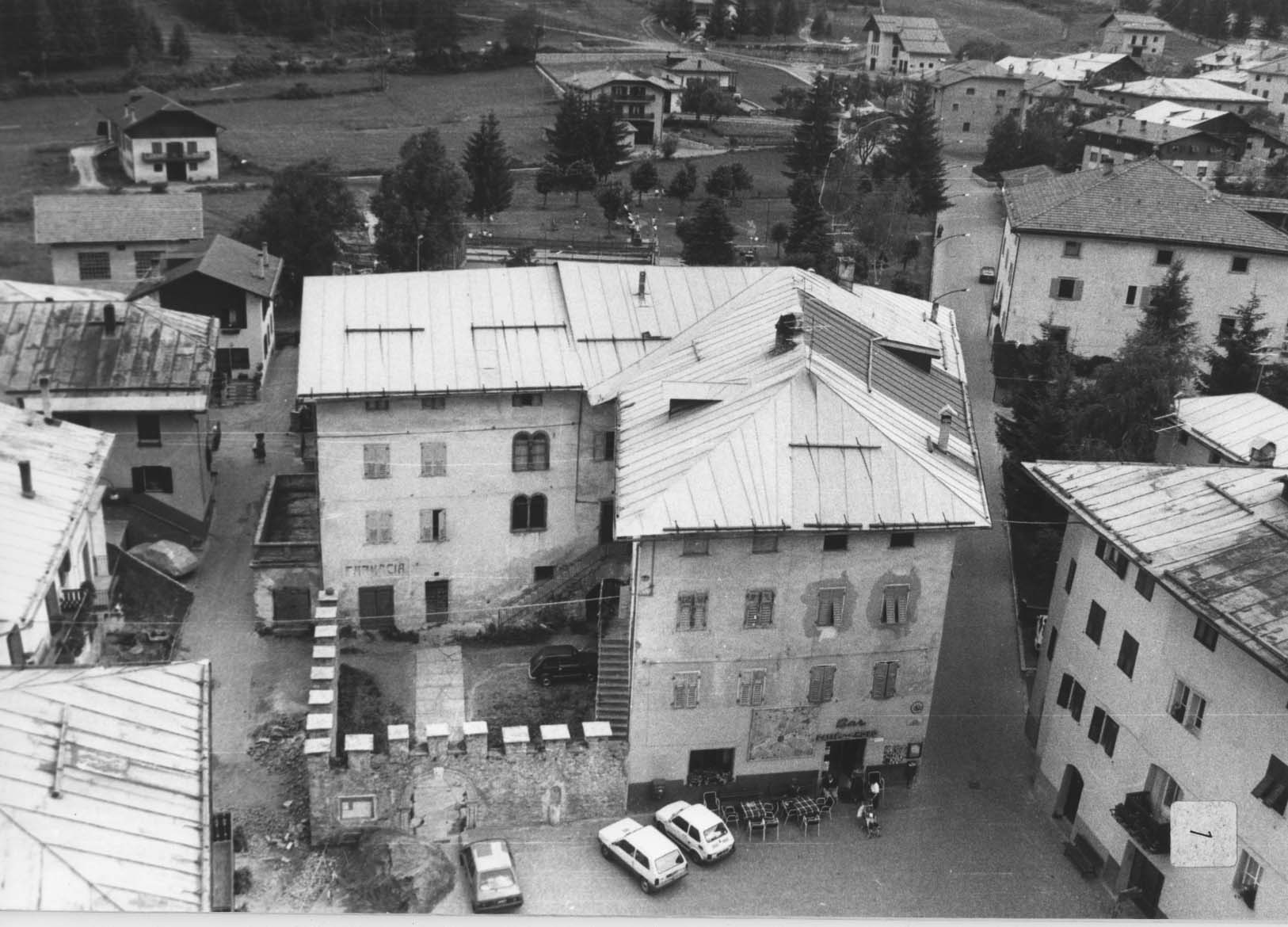 Parte di Casa Gallina con corte e cinta muraria (CASA) - PELLIZZANO (TN) 