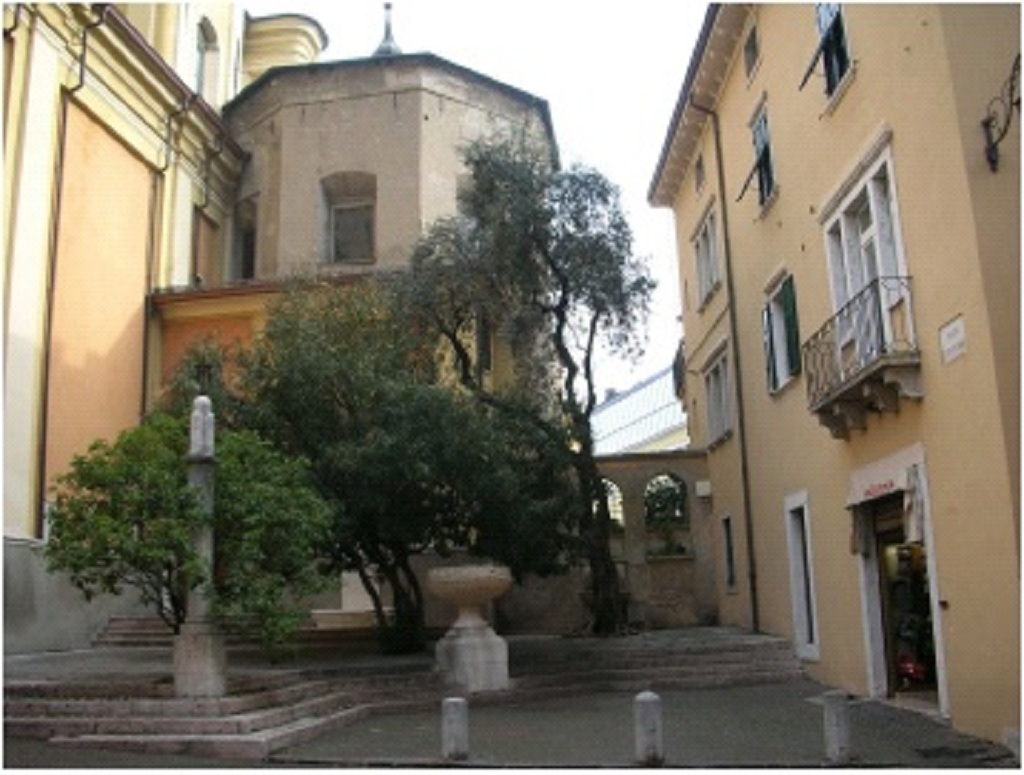 Piazzetta Craffonara a Riva del Garda (PIAZZA) - RIVA DEL GARDA (TN) 