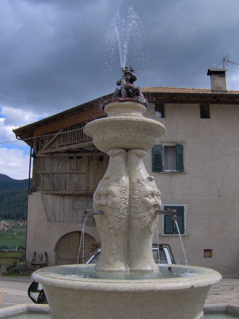 Fontana del Rodeghin su parte della p.f. 1709/3 CC. Romeno (FONTANA) - ROMENO (TN) 