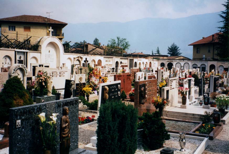 Parte antica del cimitero di Roverè della Luna (CIMITERO) - ROVERE' DELLA LUNA (TN) 