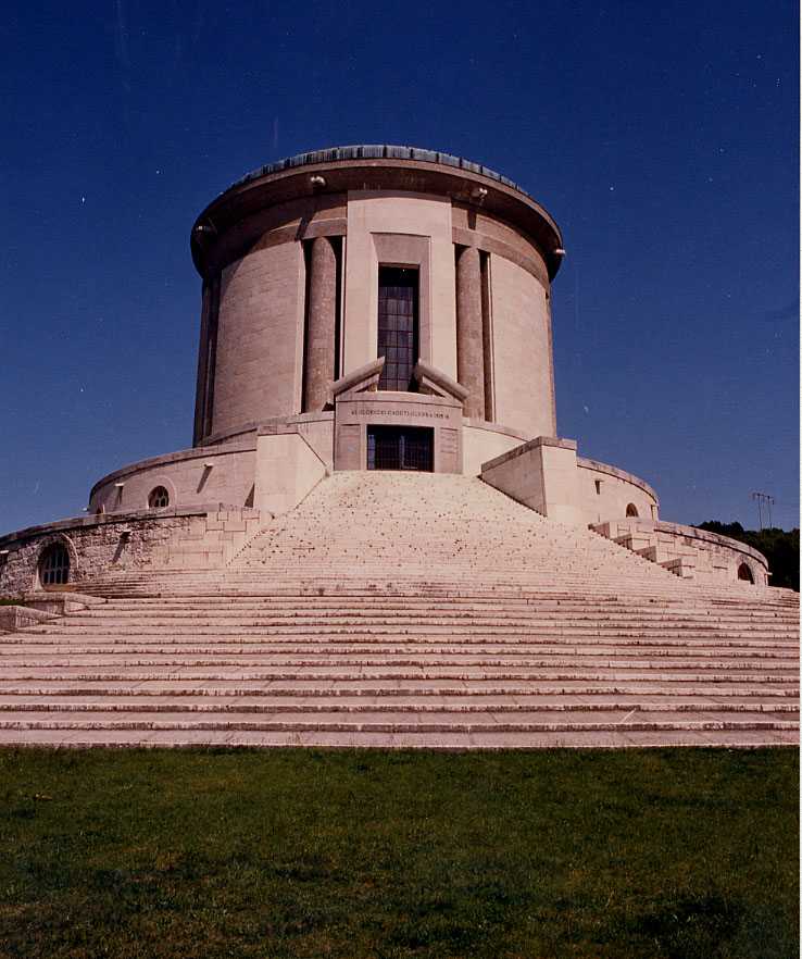 Complesso monumentale di Castel Dante con il Sacrario dei Caduti (OSSARIO) - ROVERETO (TN) 