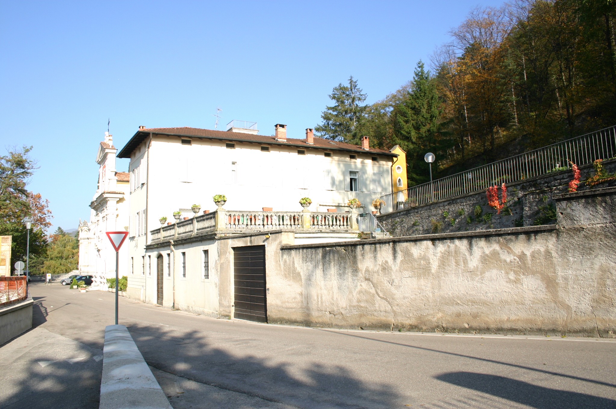 Cappella del Cristo Sepolto con sagrato e parco (Santuario della Madonna del Monte) (CAPPELLA) - ROVERETO (TN) 