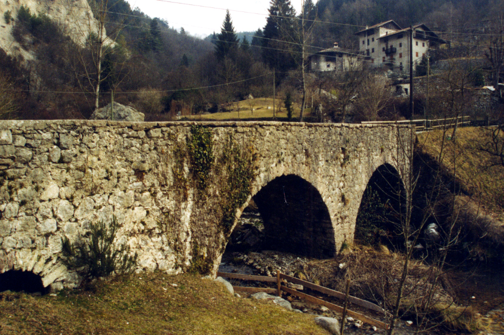Ponte sul Rio Moline su parte della p.f. 5235/1 CC. San Lorenzo (PONTE) - SAN LORENZO DORSINO (TN) 