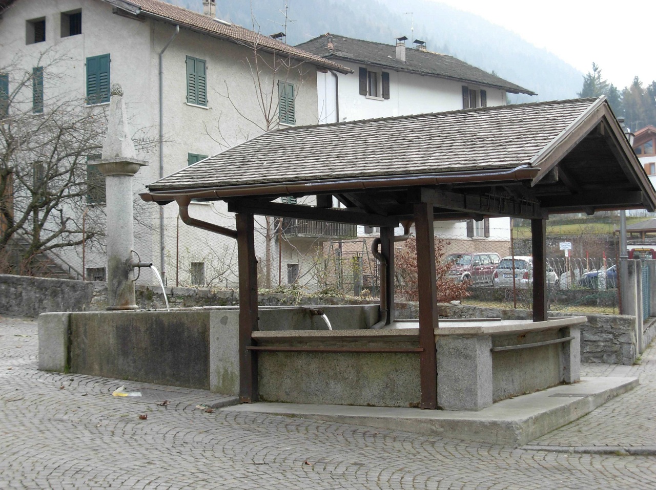 Fontana con lavatoio in loc. Piazzola su parte della p.f. 1514/1 CC. Fisto (FONTANA) - SPIAZZO (TN) 