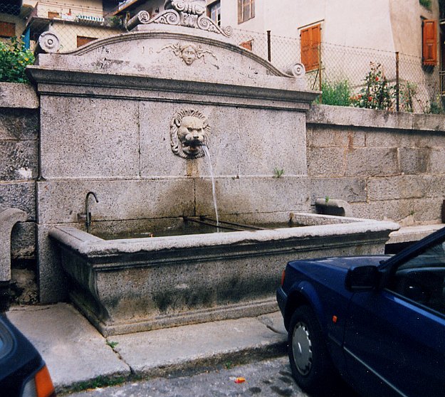 Fontana in pietra p.f. 5615 CC. Storo (FONTANA) - STORO (TN) 
