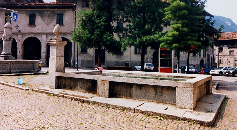 Lavatoio su parte della p.f. 5638 CC. Storo (FONTANA) - STORO (TN) 