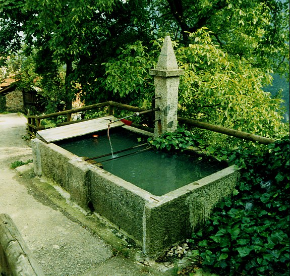 Fontana p.f. 879 CC. Lodrone (FONTANA) - STORO (TN) 