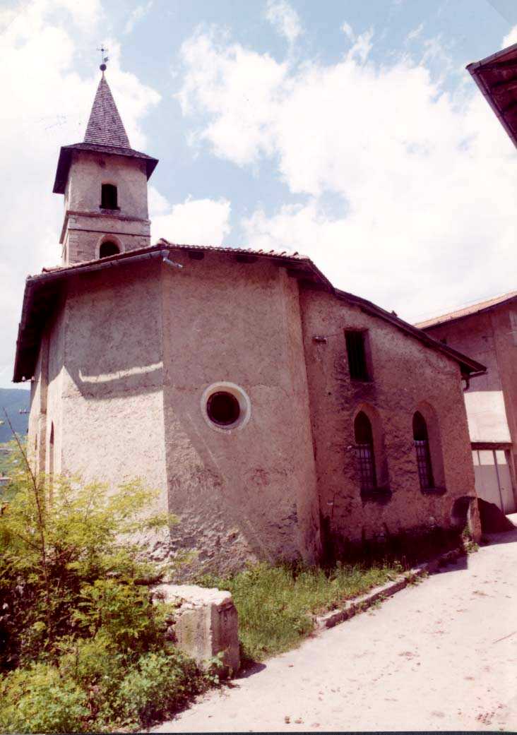 Chiesa dei Ss. Filippo e Giacomo apostoli con sagrato (CHIESA) - PREDAIA (TN) 