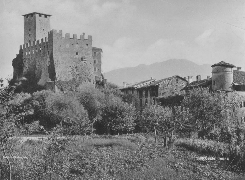 Castello di Tenno e antiche mura (CASTELLO) - TENNO (TN) 