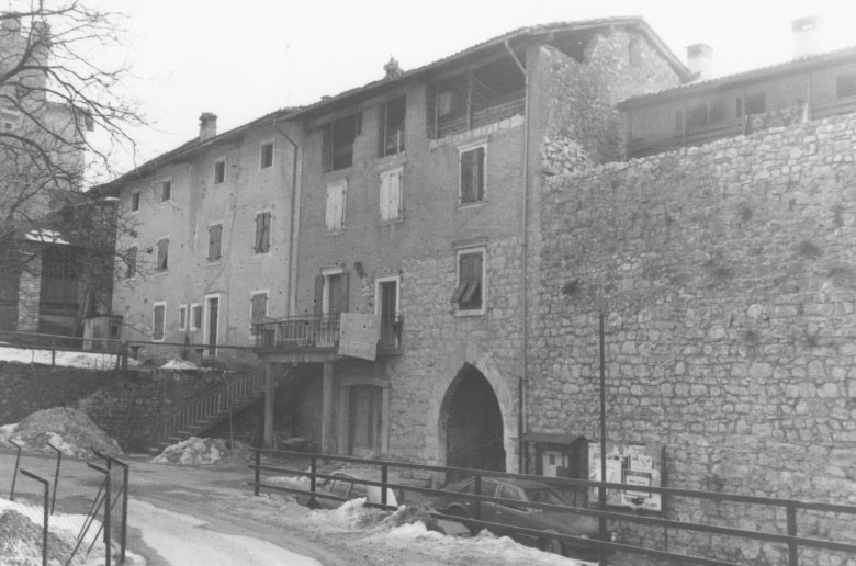 Antico borgo fortificato (CASTELLO) - TENNO (TN) 