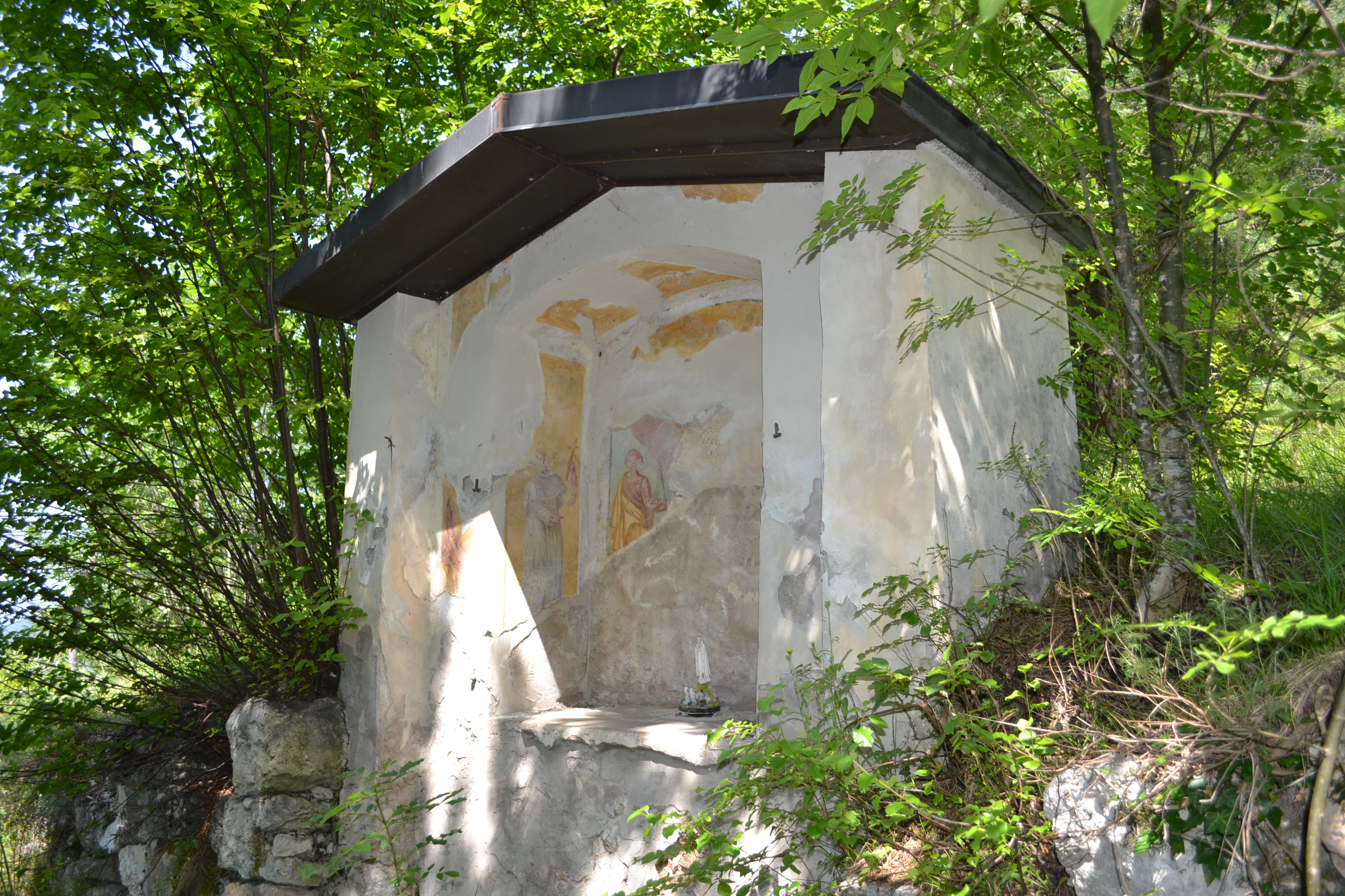 Edicola sacra detta "delle vedove" insistente su parte della p.f. 10776/2 CC. Terragnolo (EDICOLA) - TERRAGNOLO (TN) 