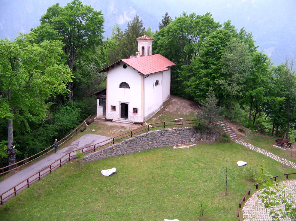 Chiesa di S. Croce e Addolorata (CHIESA) - LEDRO (TN) 