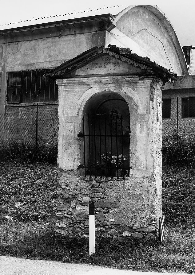 Edicola sacra insistente su parte della p.f. 2083/1 CC. Tiarno di Sopra (EDICOLA) - LEDRO (TN) 