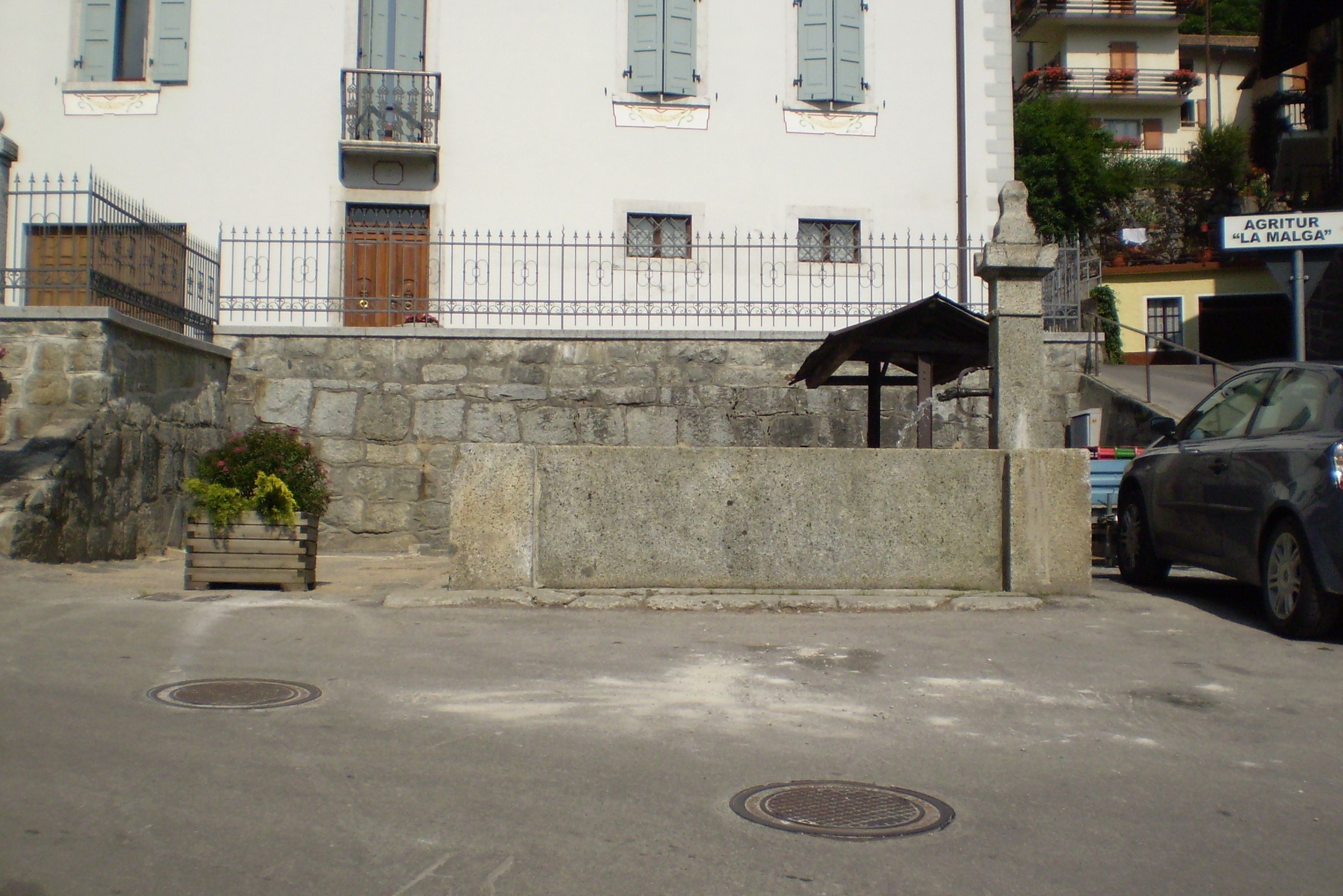 Otto fontane insistenti su parte della p.f. 3851/1 CC. Tione I (FONTANA) - TIONE DI TRENTO (TN) 