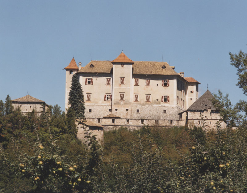 Castel Thun (CASTELLO) - TON (TN) 